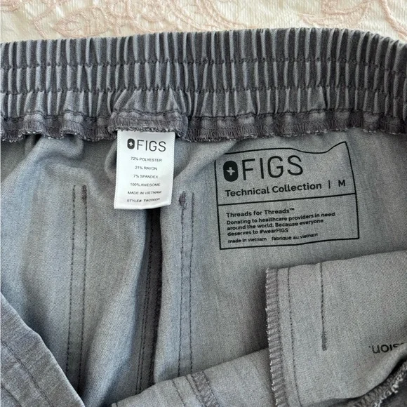 Figs Women’s Gray Scrub Set - Picture 4 of 6